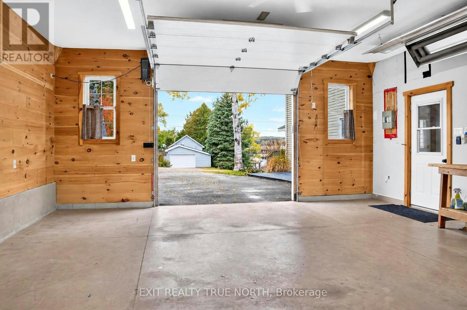 17 Peel Street, Penetanguishene, ON, L9M 1A5 - 3