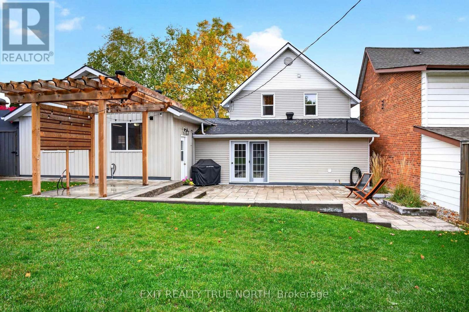 17 Peel Street, Penetanguishene, ON, L9M 1A5 - 2