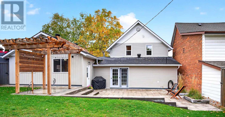 17 Peel Street, Penetanguishene, ON, L9M 1A5 - 2
