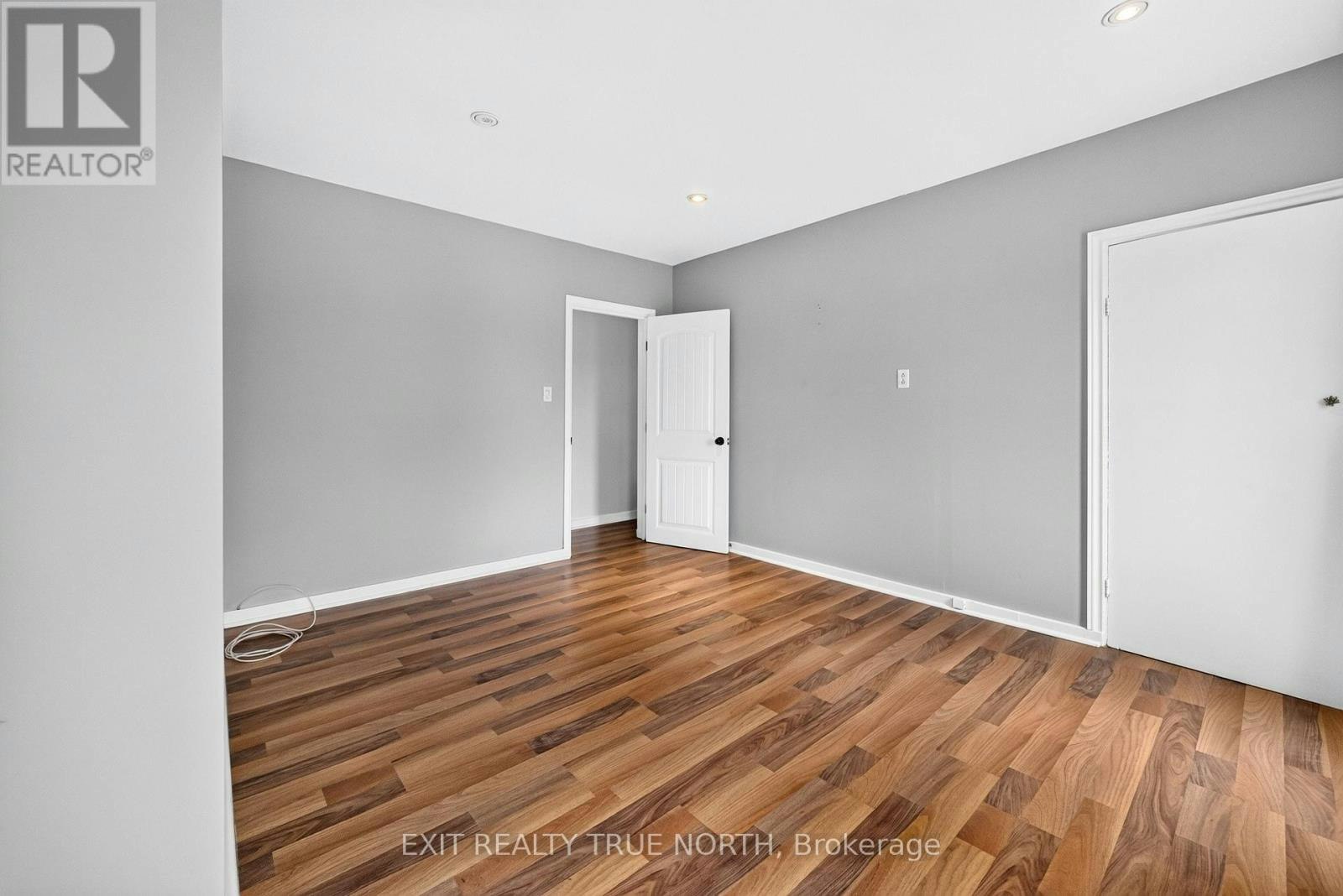 17 Peel Street, Penetanguishene, ON, L9M 1A5 - 17