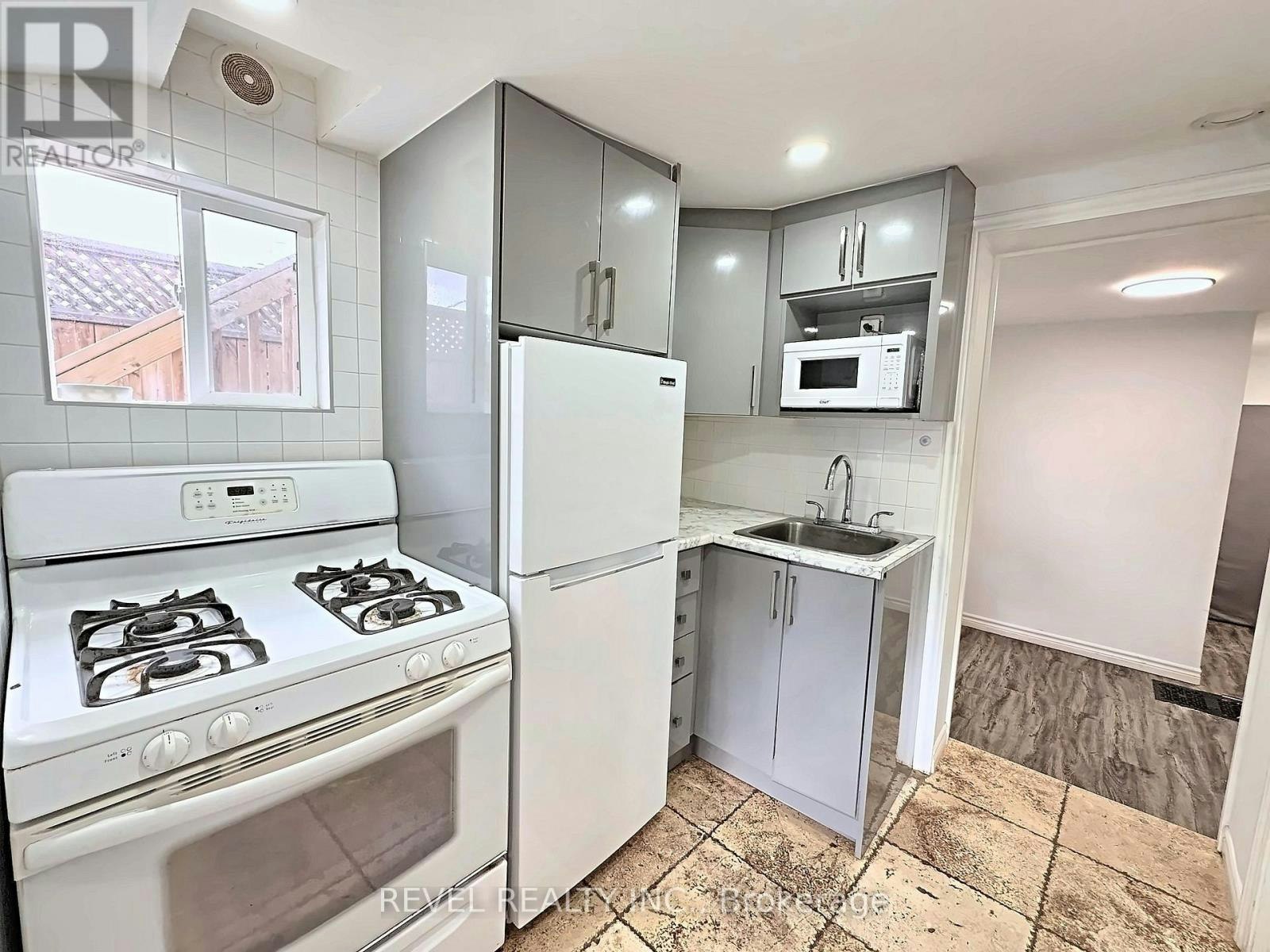 2-444 Westmount Avenue, Toronto, ON, M6E 3N5 - 3