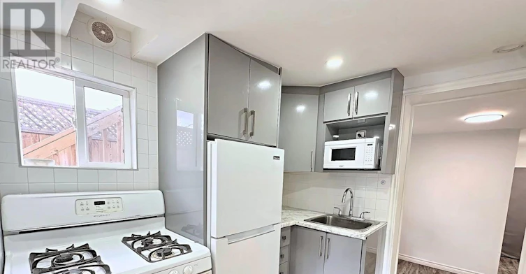 2-444 Westmount Avenue, Toronto, ON, M6E 3N5 - 3