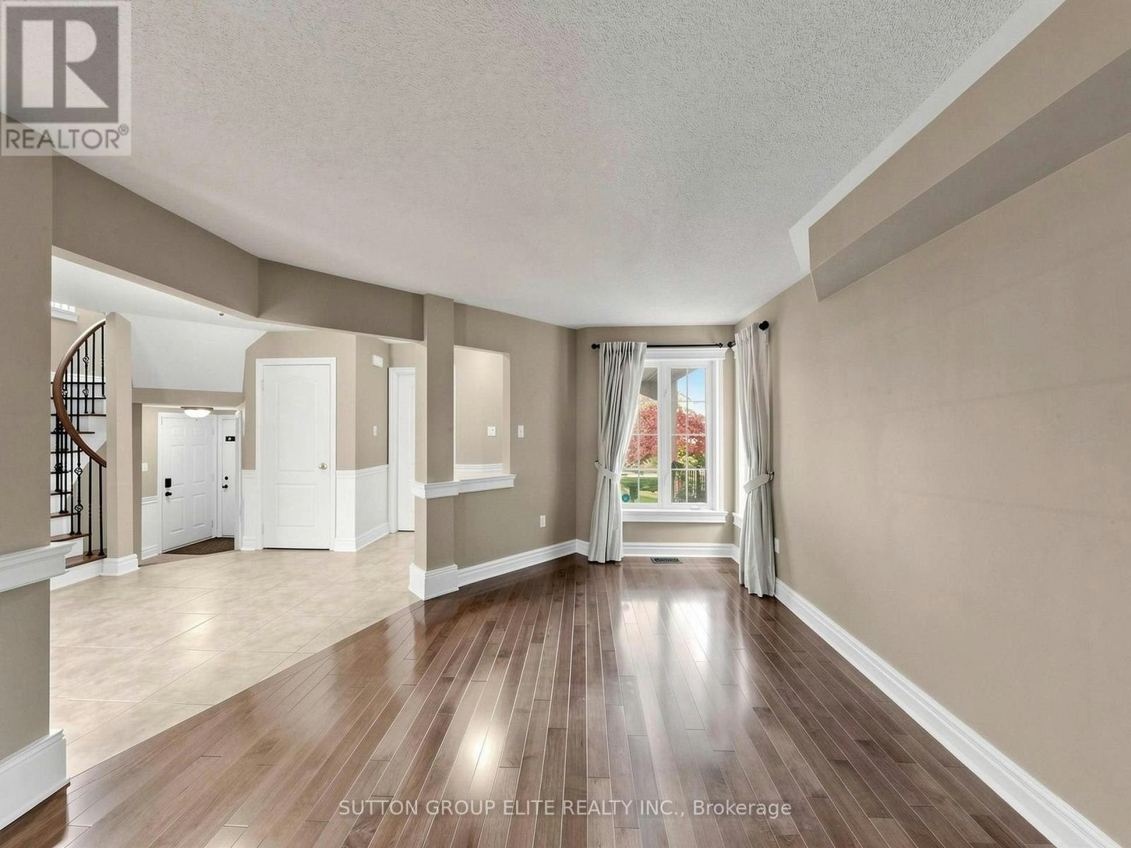 5708 Wells Place Drive, Mississauga, ON, L5M 5T6 - 5