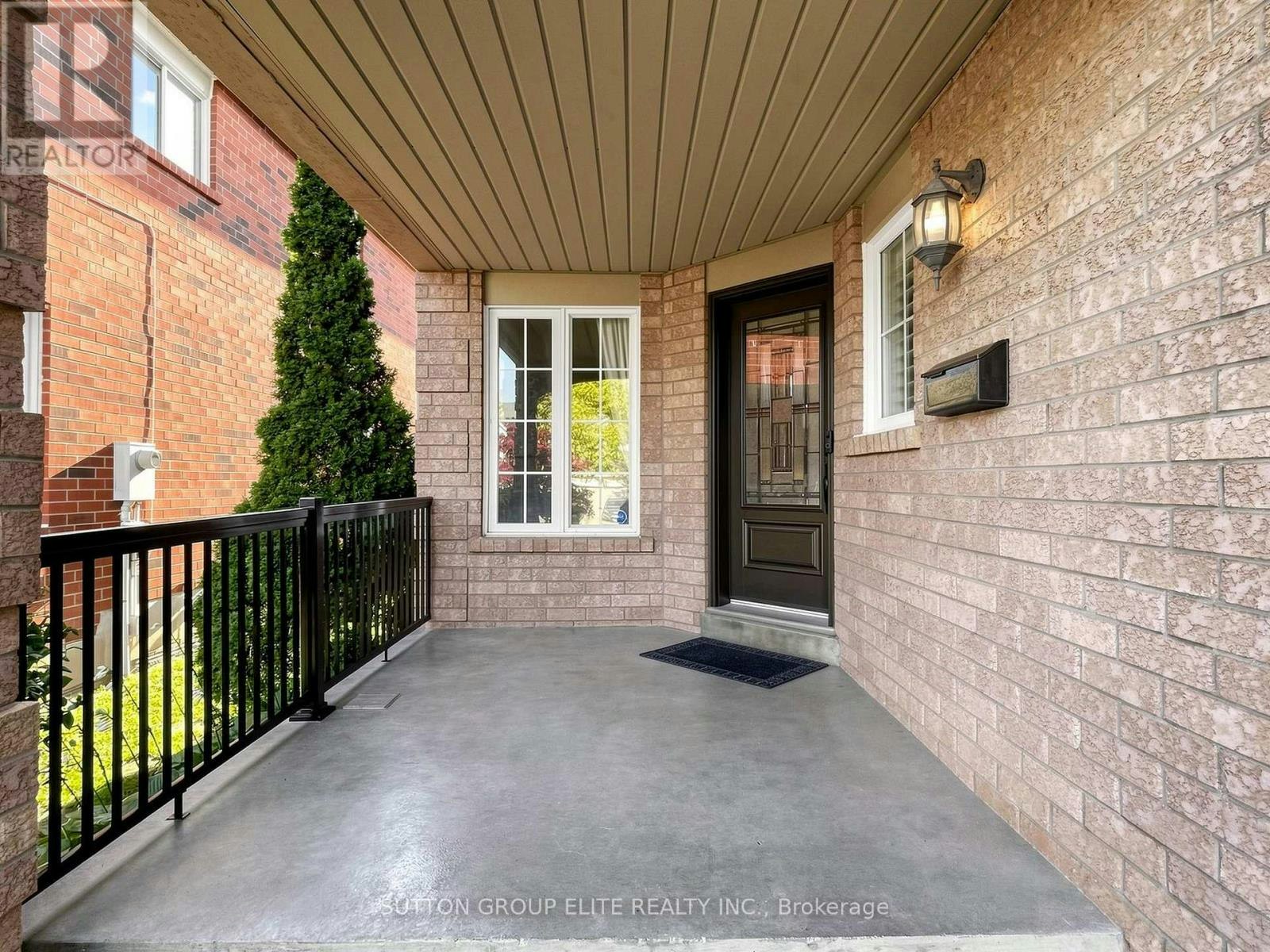 5708 Wells Place Drive, Mississauga, ON, L5M 5T6 - 2