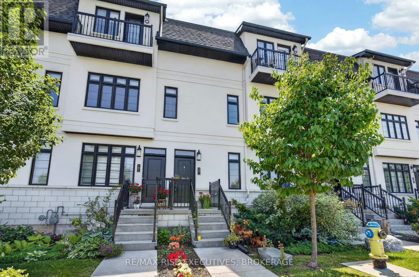 201-1015 Terra Verde Way, Kingston, ON, K7P 0T8