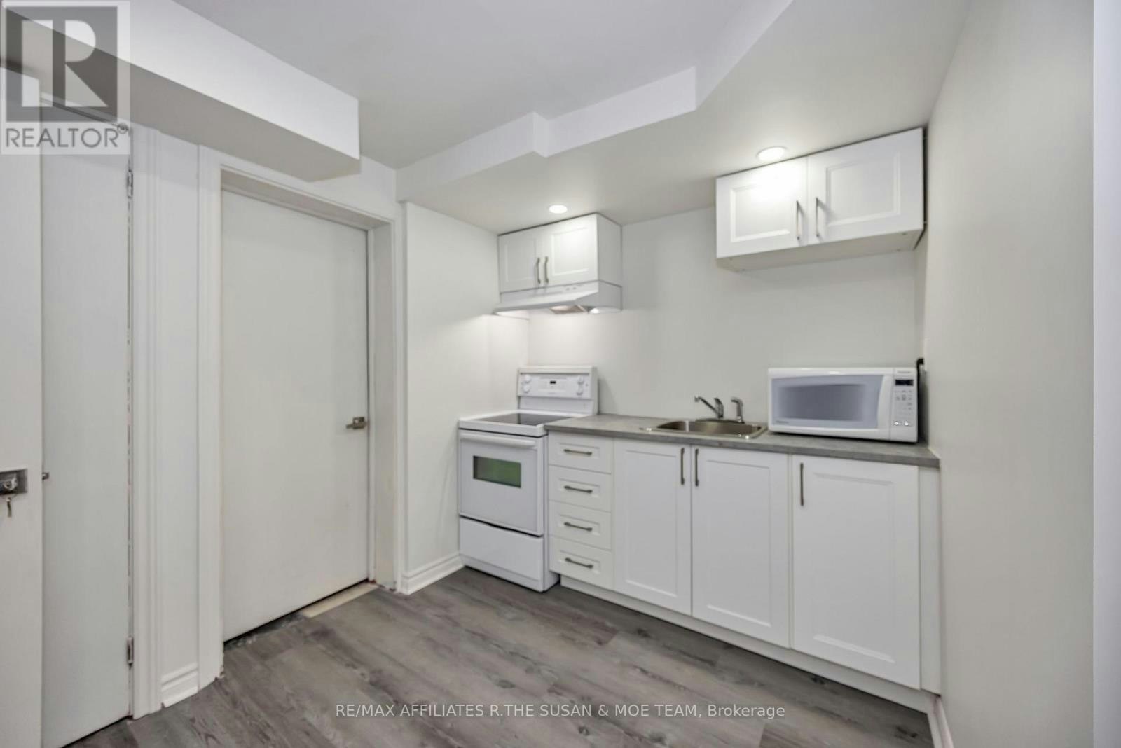 2131 Neepawa Avenue, Ottawa, ON, K2A 3L8 - 10