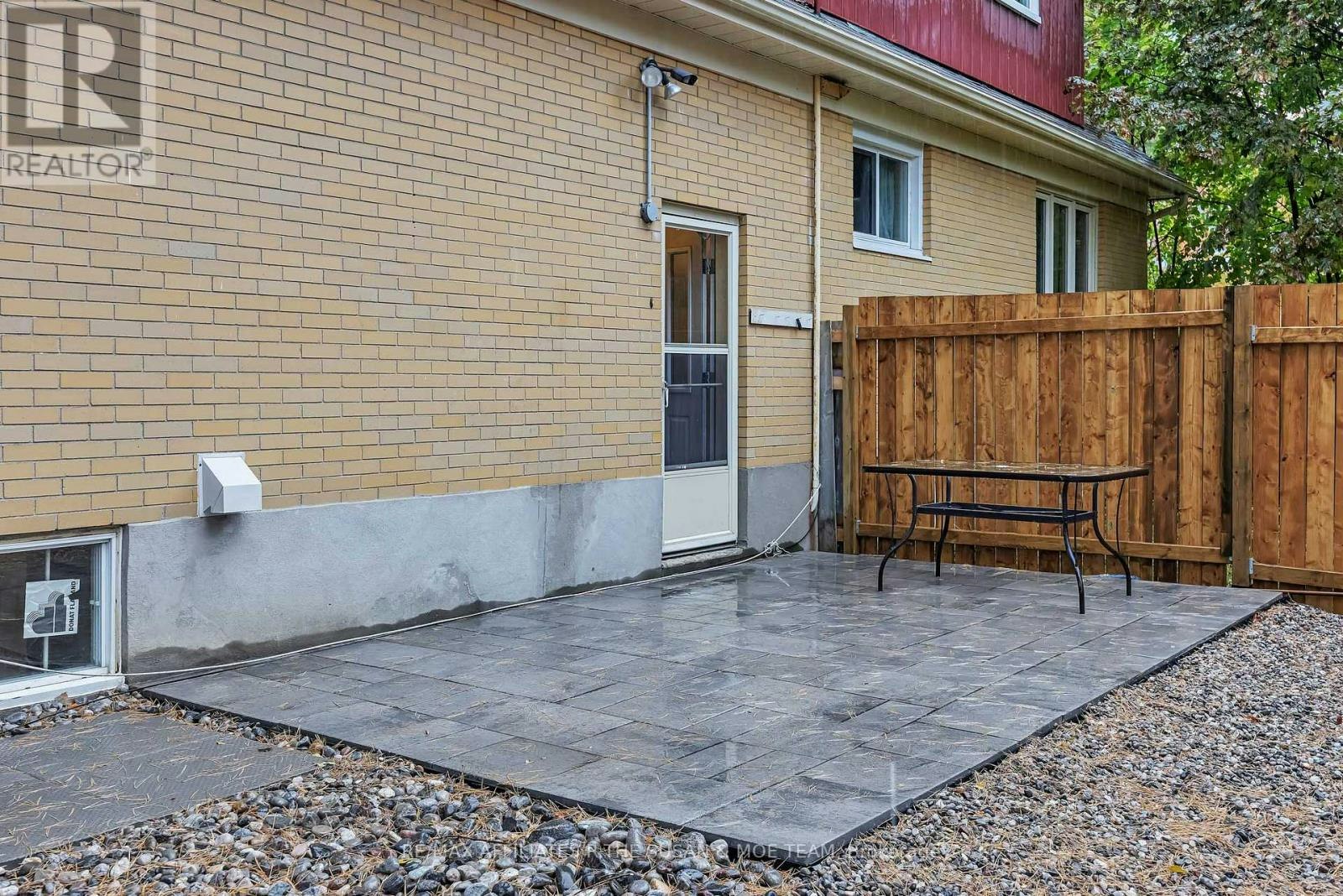 2131 Neepawa Avenue, Ottawa, ON, K2A 3L8 - 2
