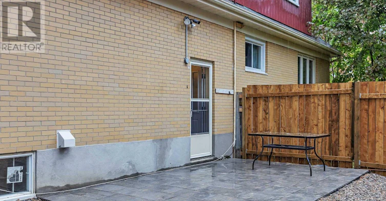 2131 Neepawa Avenue, Ottawa, ON, K2A 3L8 - 2