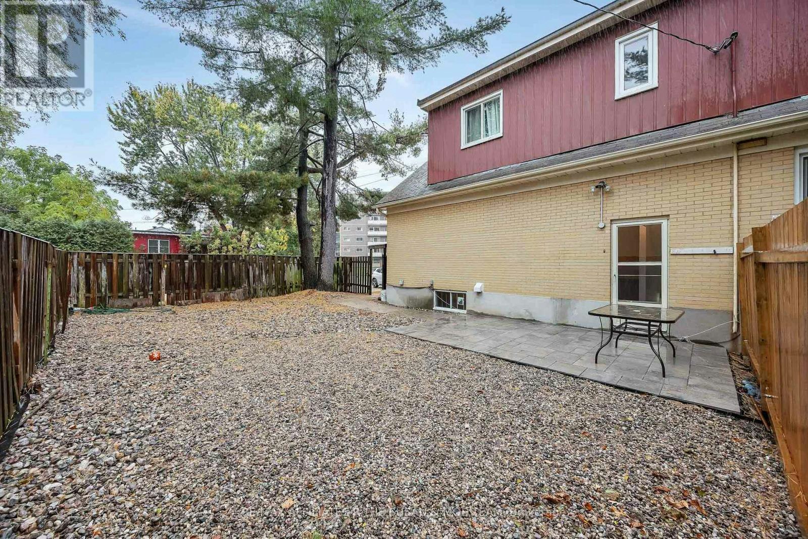 2131 Neepawa Avenue, Ottawa, ON, K2A 3L8 - 4