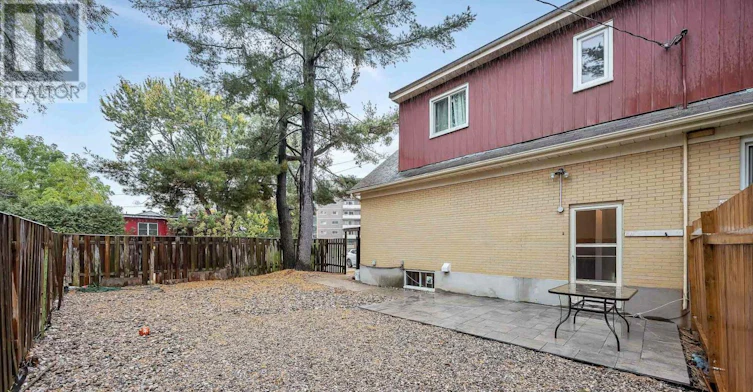 2131 Neepawa Avenue, Ottawa, ON, K2A 3L8 - 4