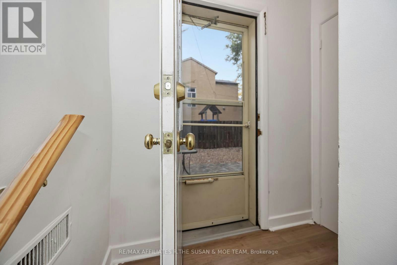 2131 Neepawa Avenue, Ottawa, ON, K2A 3L8 - 5