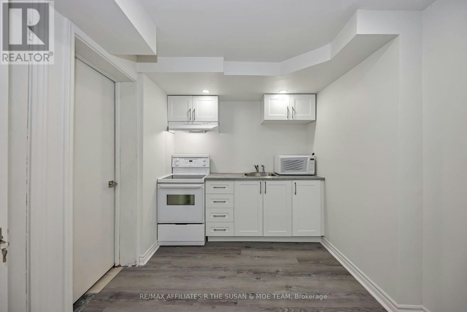 2131 Neepawa Avenue, Ottawa, ON, K2A 3L8 - 8