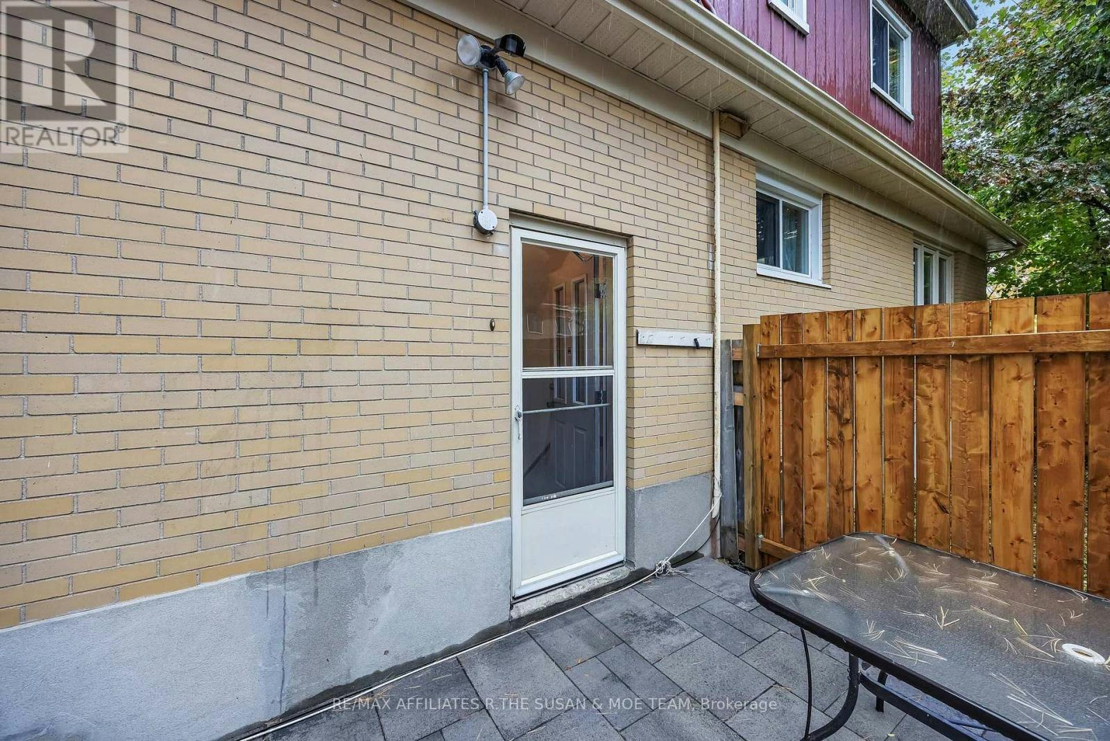 2131 Neepawa Avenue, Ottawa, ON, K2A 3L8 - 3