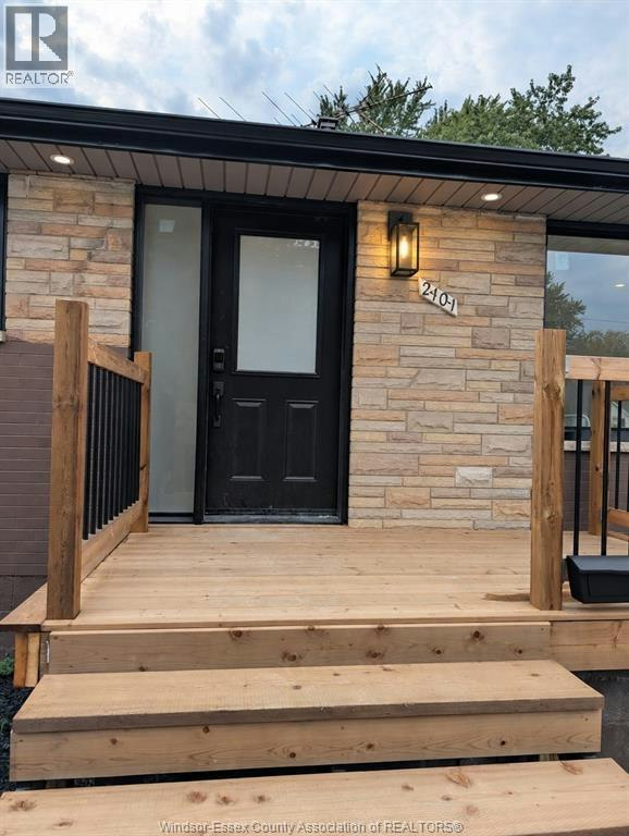 UPPER-2101 Dominion, Windsor, ON, N9B 3H8 - 2