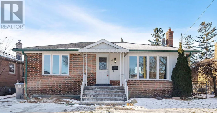 35 Edgemont Drive, Brampton, ON, L6V 1K9