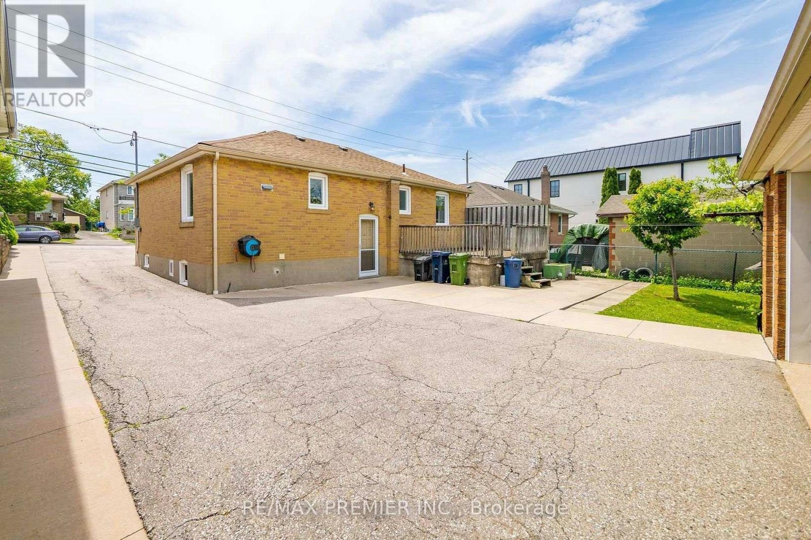 MAIN-376 Rustic Road, Toronto, ON, M6L 1W7 - 5