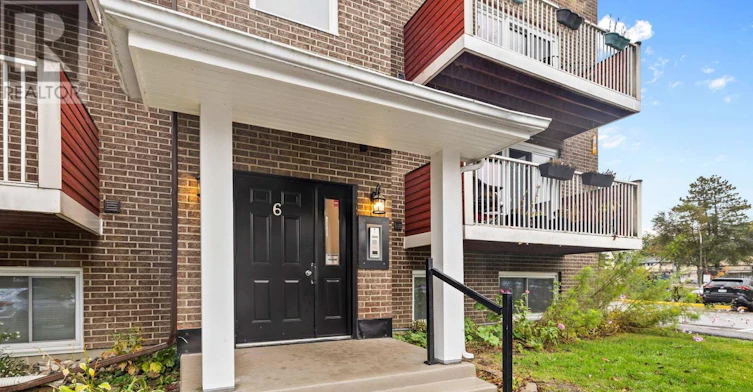 605-1589 St Bernard Street, Ottawa, ON, K1T 3H9