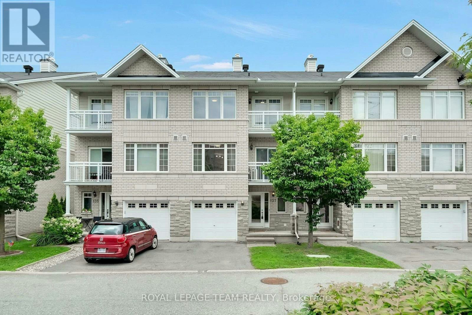 137 Corinth Private, Ottawa, ON, K2E 0A8