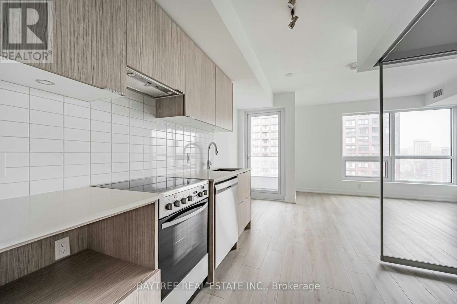 2512-395 Bloor Street E, Toronto, ON, M4W 0B4