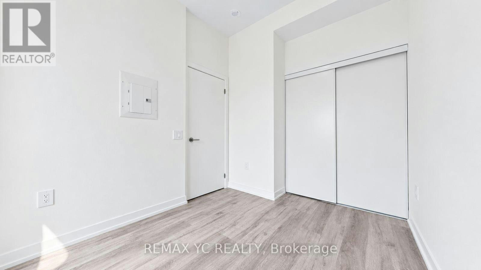 411-8 Olympic Garden Drive, Toronto, ON, M2M 0B9 - 10