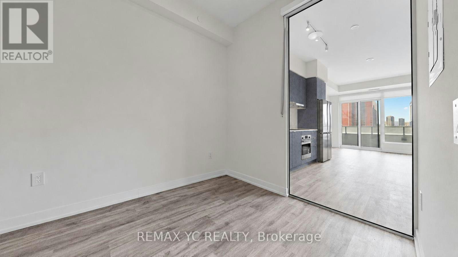 411-8 Olympic Garden Drive, Toronto, ON, M2M 0B9 - 8