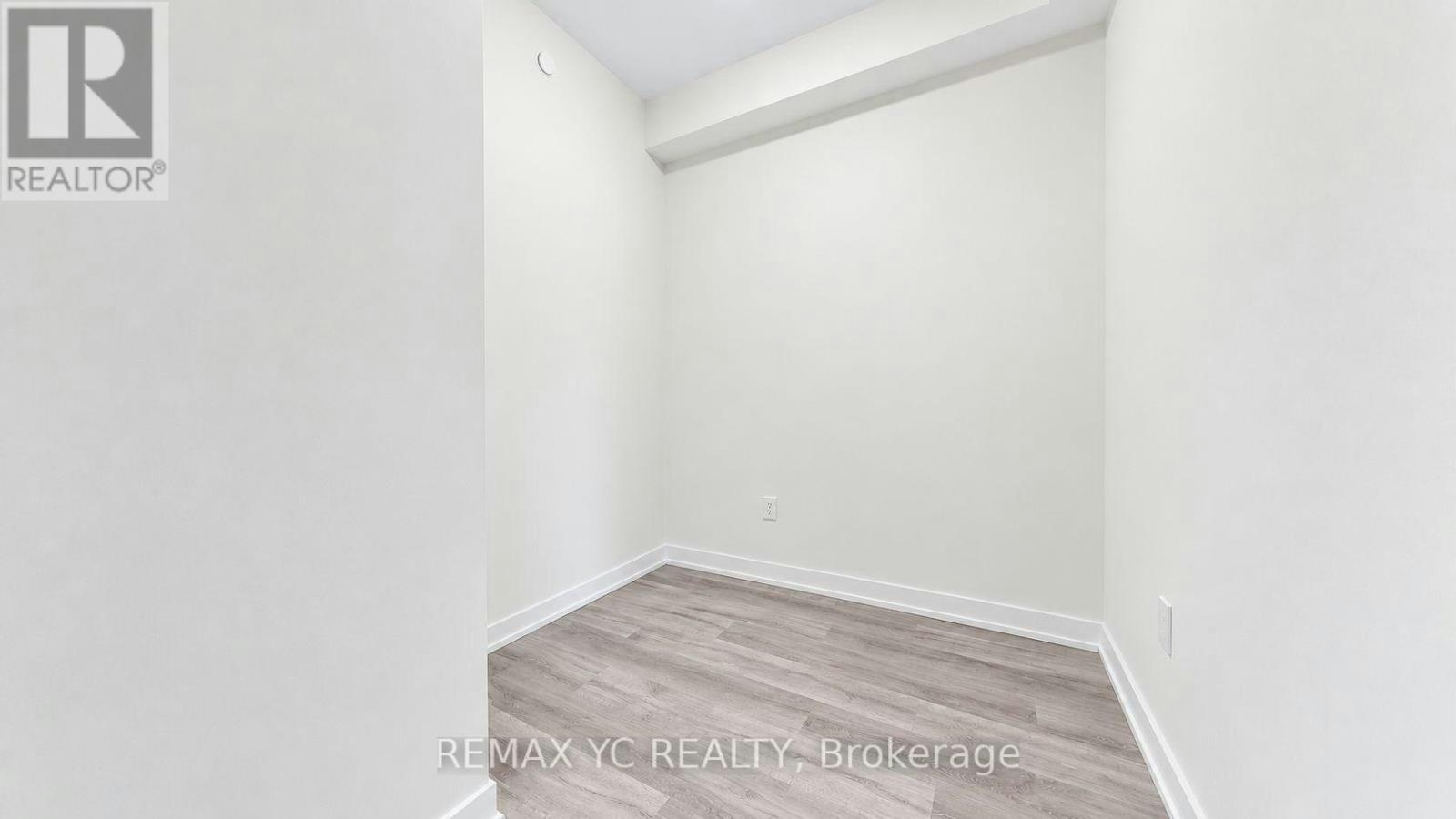 411-8 Olympic Garden Drive, Toronto, ON, M2M 0B9 - 12