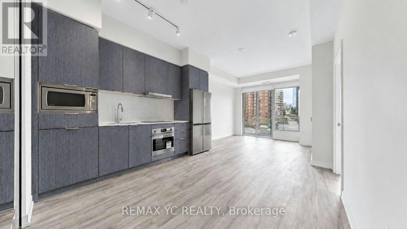 411-8 Olympic Garden Drive, Toronto, ON, M2M 0B9