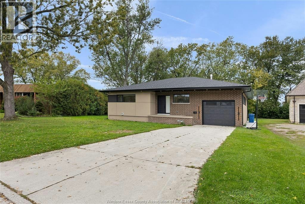 4015 Roseland Drive East, Windsor, ON, N9G 1Y5