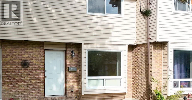 253 Hampton Avenue, Sarnia, ON, N7S 4Z2