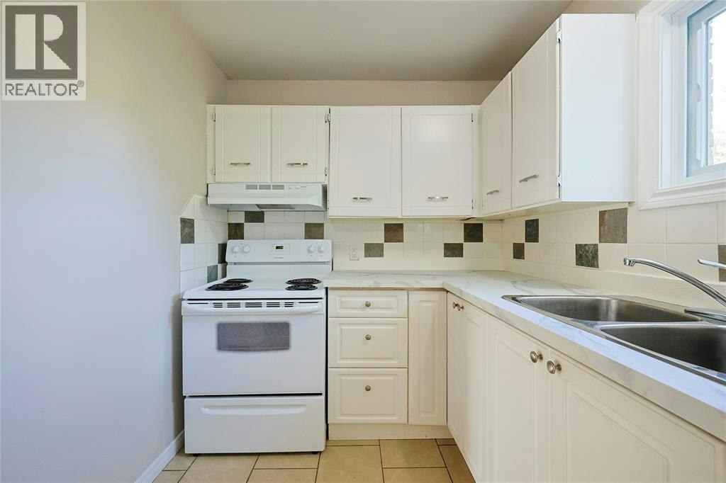 253 Hampton Avenue, Sarnia, ON, N7S 4Z2 - 8