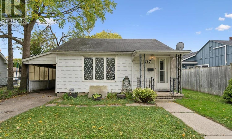 127 Spadina Road E
