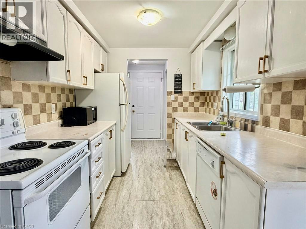 A-624 Settlersfield Court, Waterloo, ON, N2T 2K7 - 3