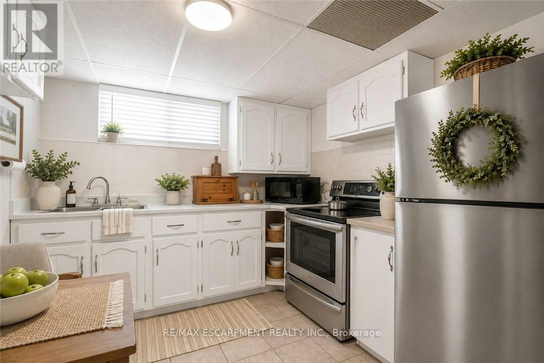 374 Upper Wentworth Street W, Hamilton, ON, L9A 4T5