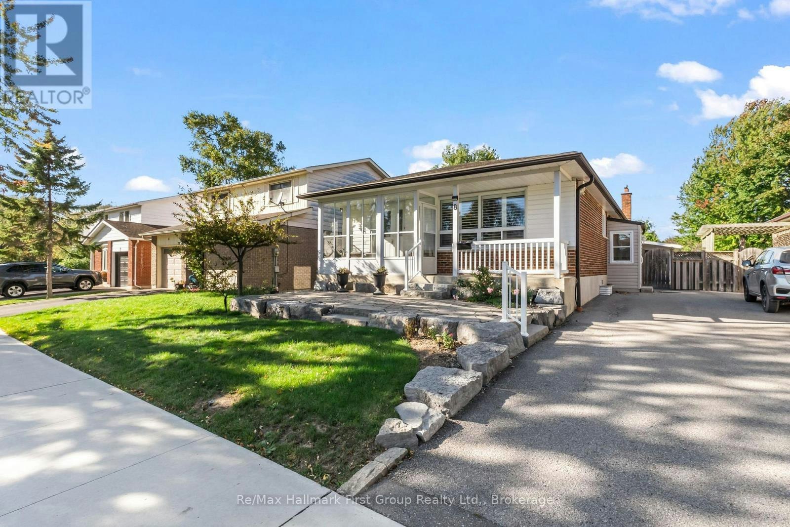 8 Calais Street, Whitby, ON, L1N 5M1