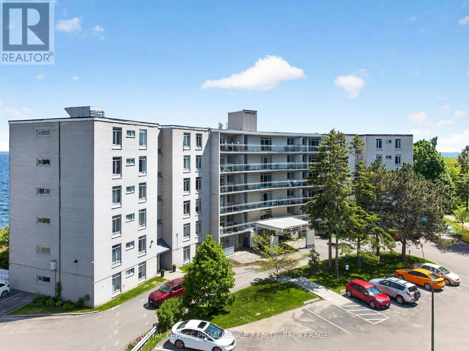 403-1 Mowat Avenue, Kingston, ON, K7M 1J8