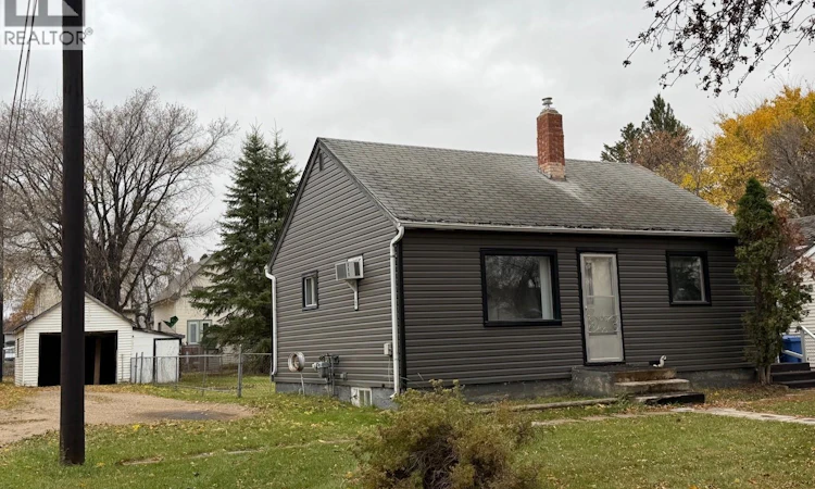 182 Fourth Avenue N