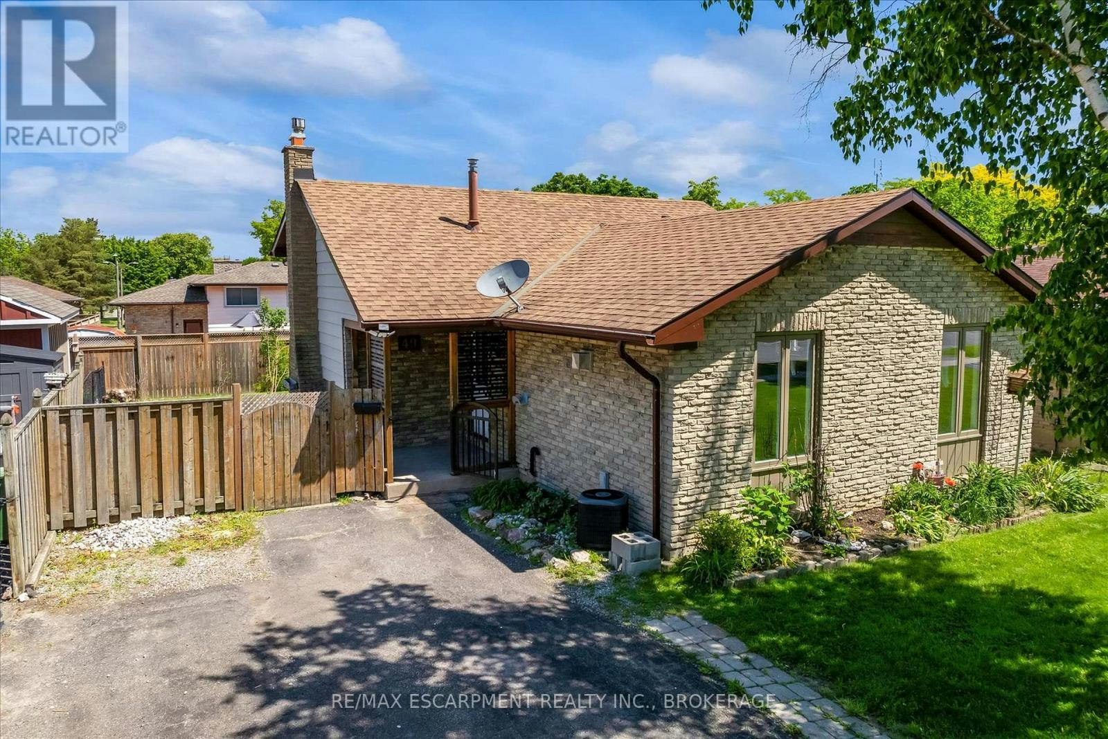 49 Grove Avenue, St. Catharines, ON, L2P 1C9 - 2