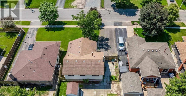 49 Grove Avenue, St. Catharines, ON, L2P 1C9 - 40