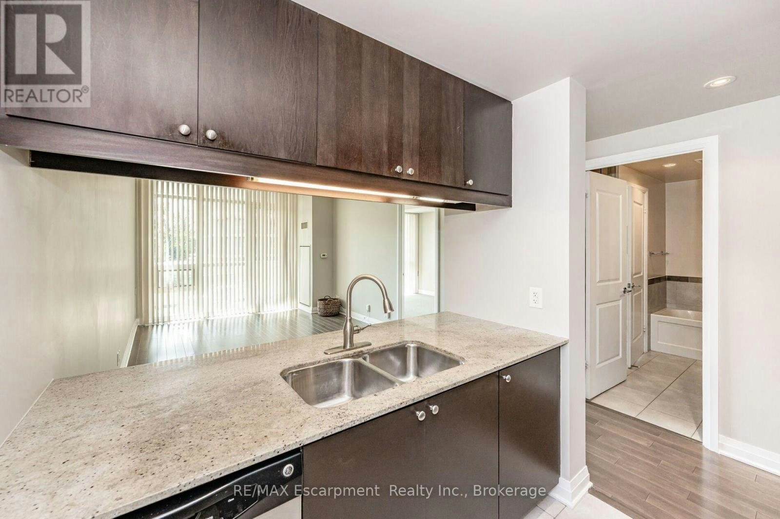 209-1055 Southdown Road, Mississauga, ON, L5J 0A3 - 13