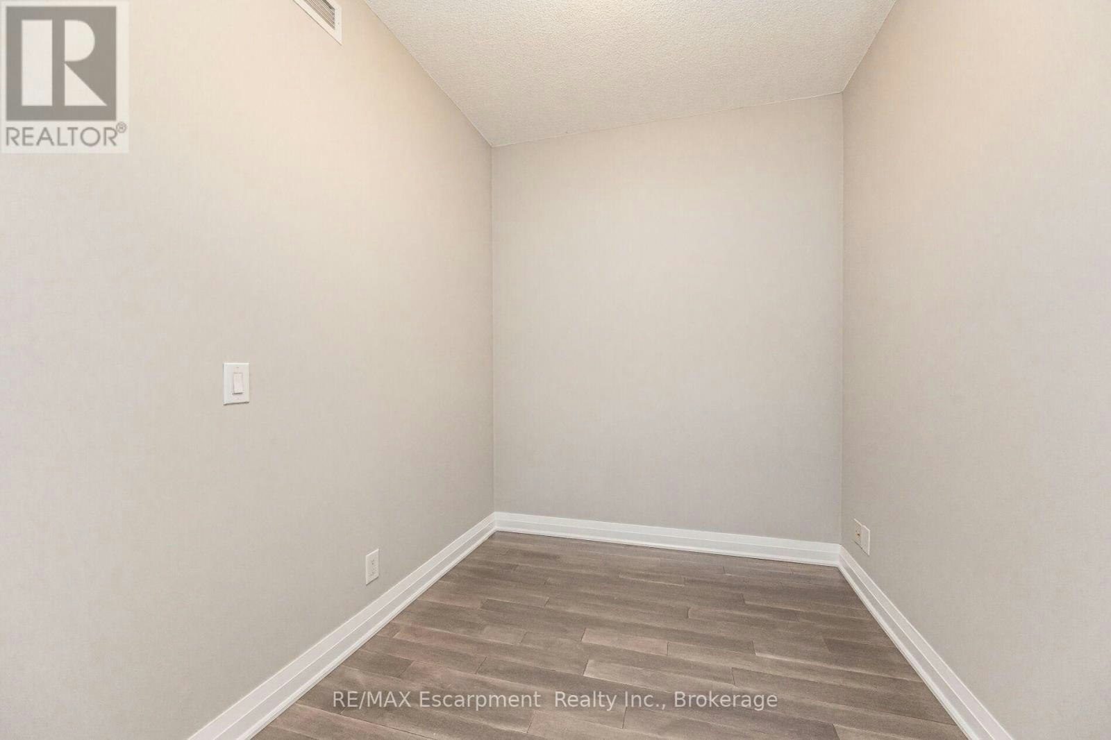 209-1055 Southdown Road, Mississauga, ON, L5J 0A3 - 5
