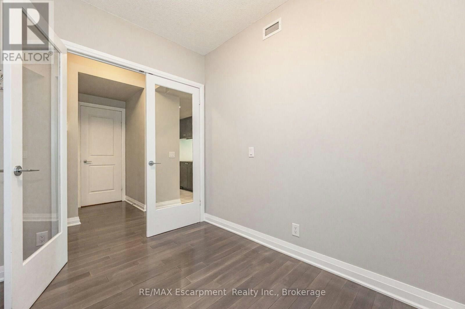 209-1055 Southdown Road, Mississauga, ON, L5J 0A3 - 6