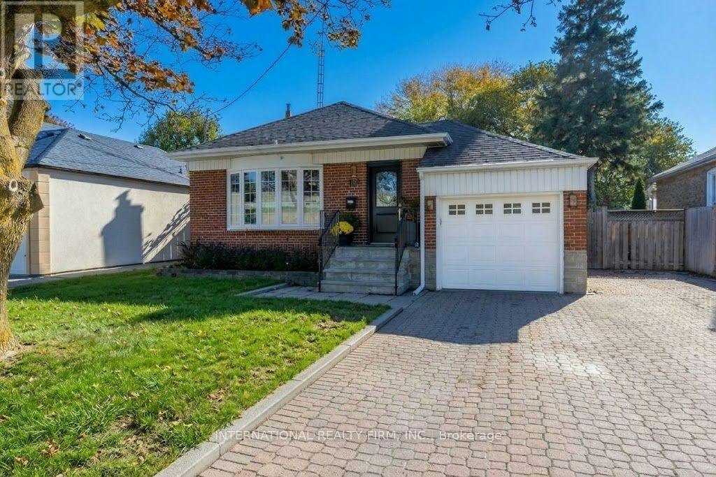 582 Service Road SOUTH, Mississauga, ON, L5G 2S6