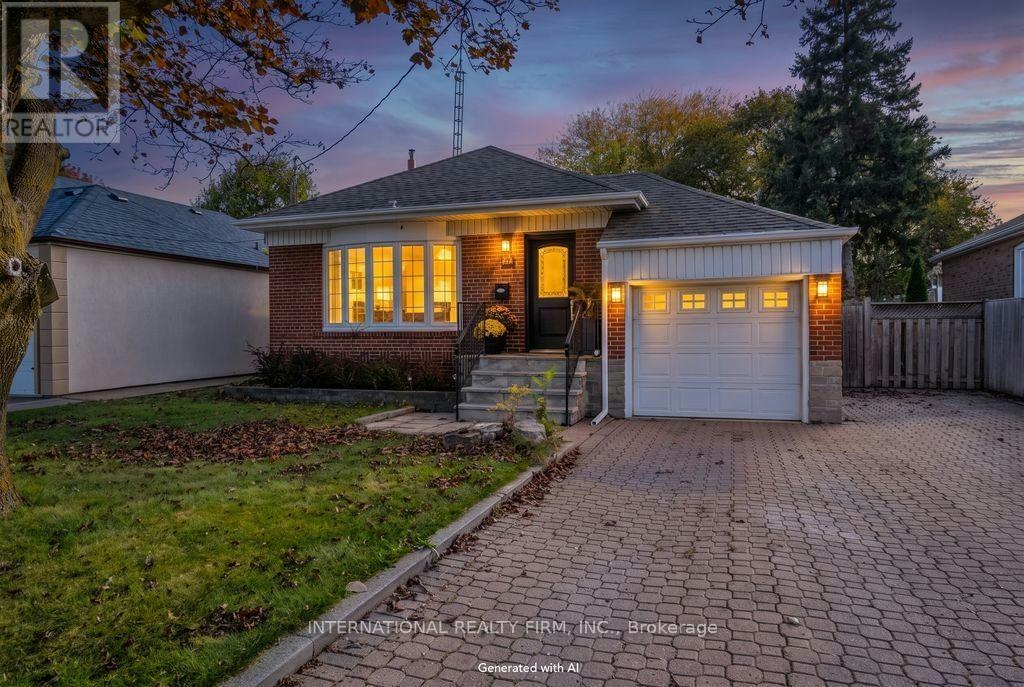 582 Service Road SOUTH, Mississauga, ON, L5G 2S6