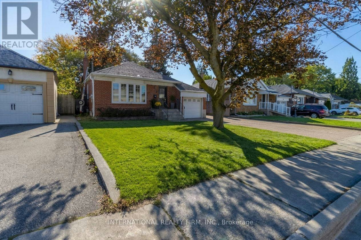 582 Service Road SOUTH, Mississauga, ON, L5G 2S6