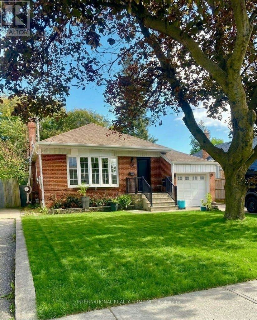582 Service Road SOUTH, Mississauga, ON, L5G 2S6