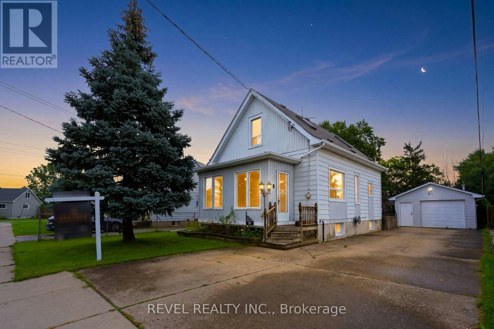 3-1/2 Dundonald Street, St. Catharines, ON, L2P 2A8