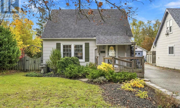 19 Churchill Crescent