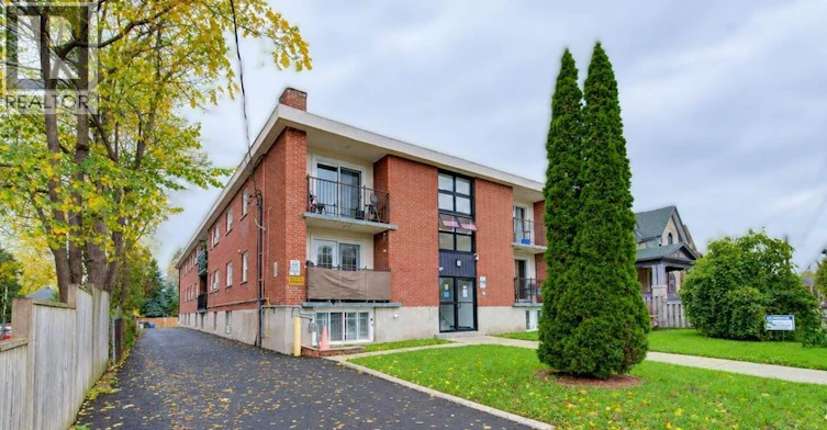 199 Ahrens Street W, Kitchener, ON, N2H 4E1 - 2