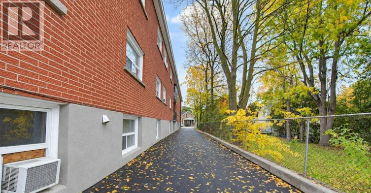 199 Ahrens Street W, Kitchener, ON, N2H 4E1 - 4