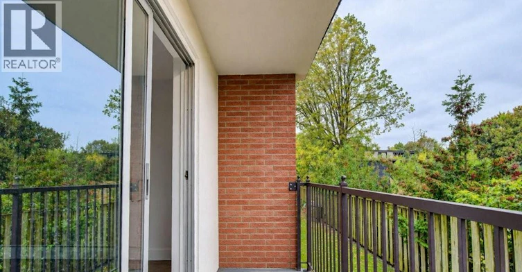199 Ahrens Street W, Kitchener, ON, N2H 4E1 - 18